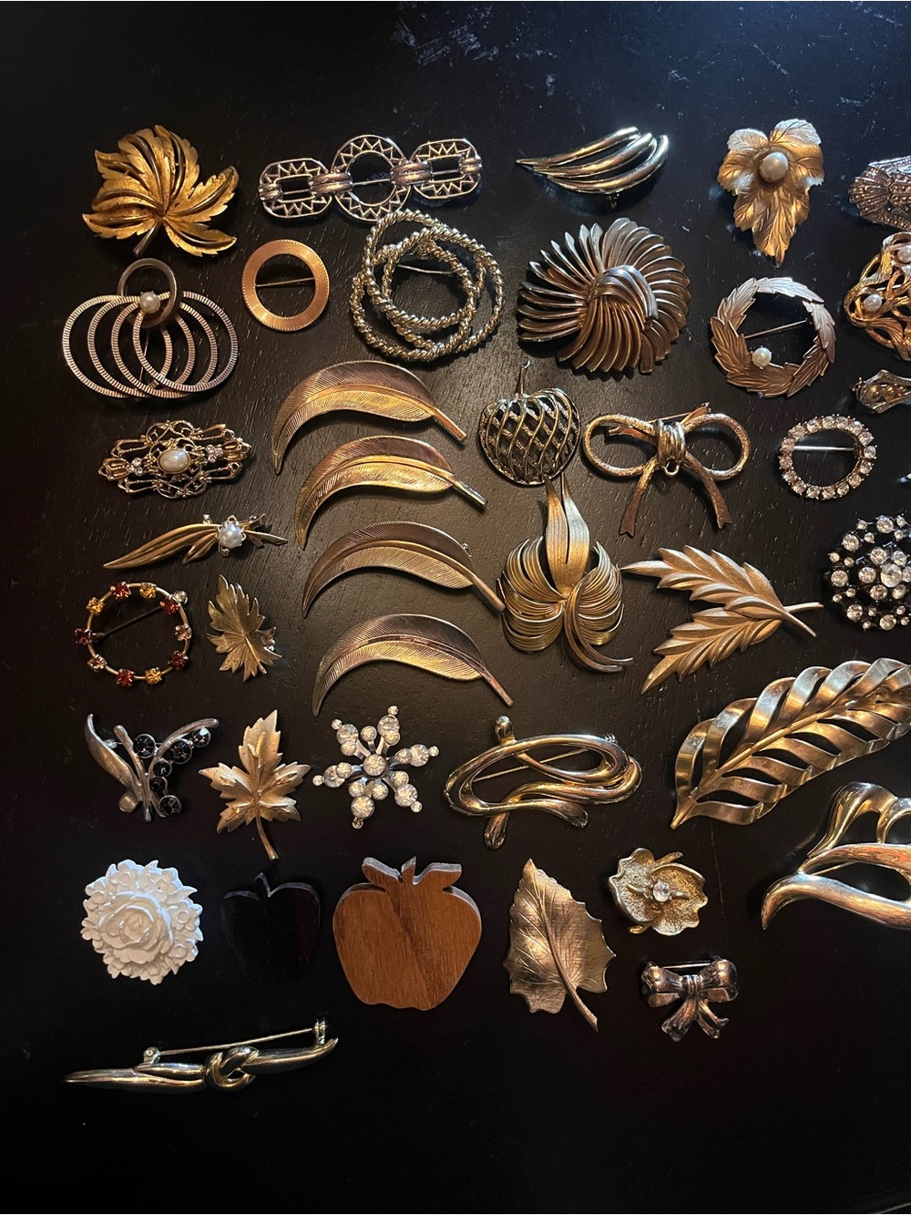 Mixed Vintage Gold Tone Brooch & Pin Lot